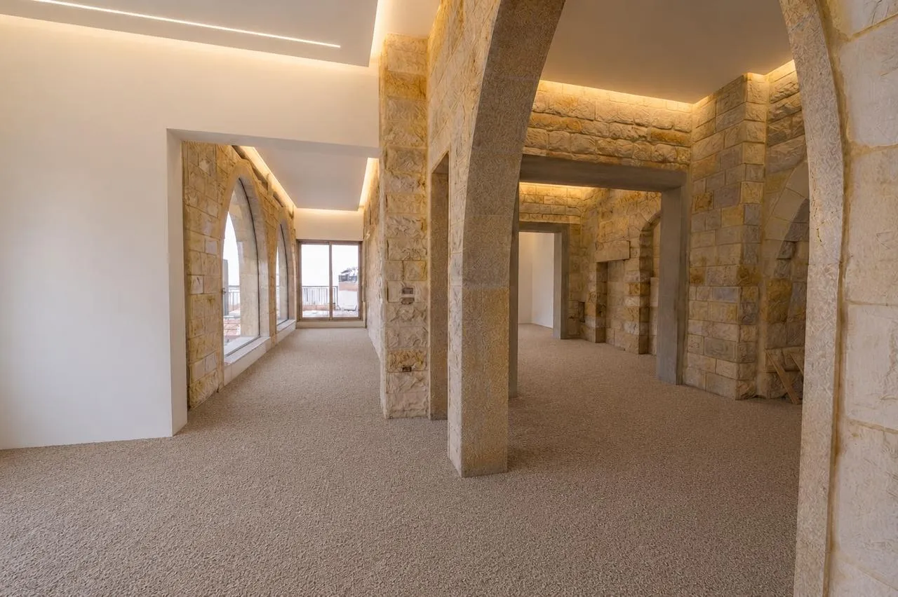 Traditional Building With Panoramic View For Sale in Bsous — الصورة 3
