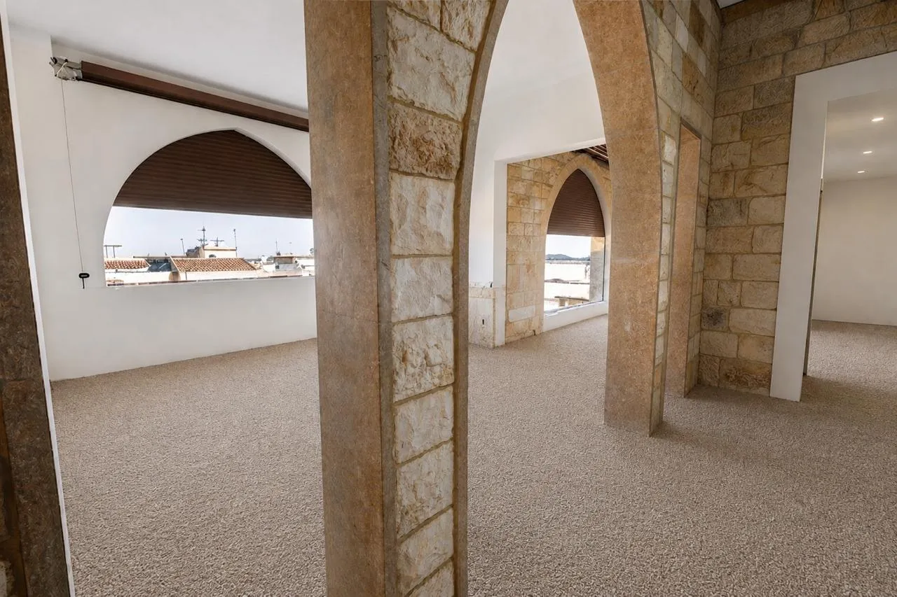 Traditional Building With Panoramic View For Sale in Bsous — الصورة 4