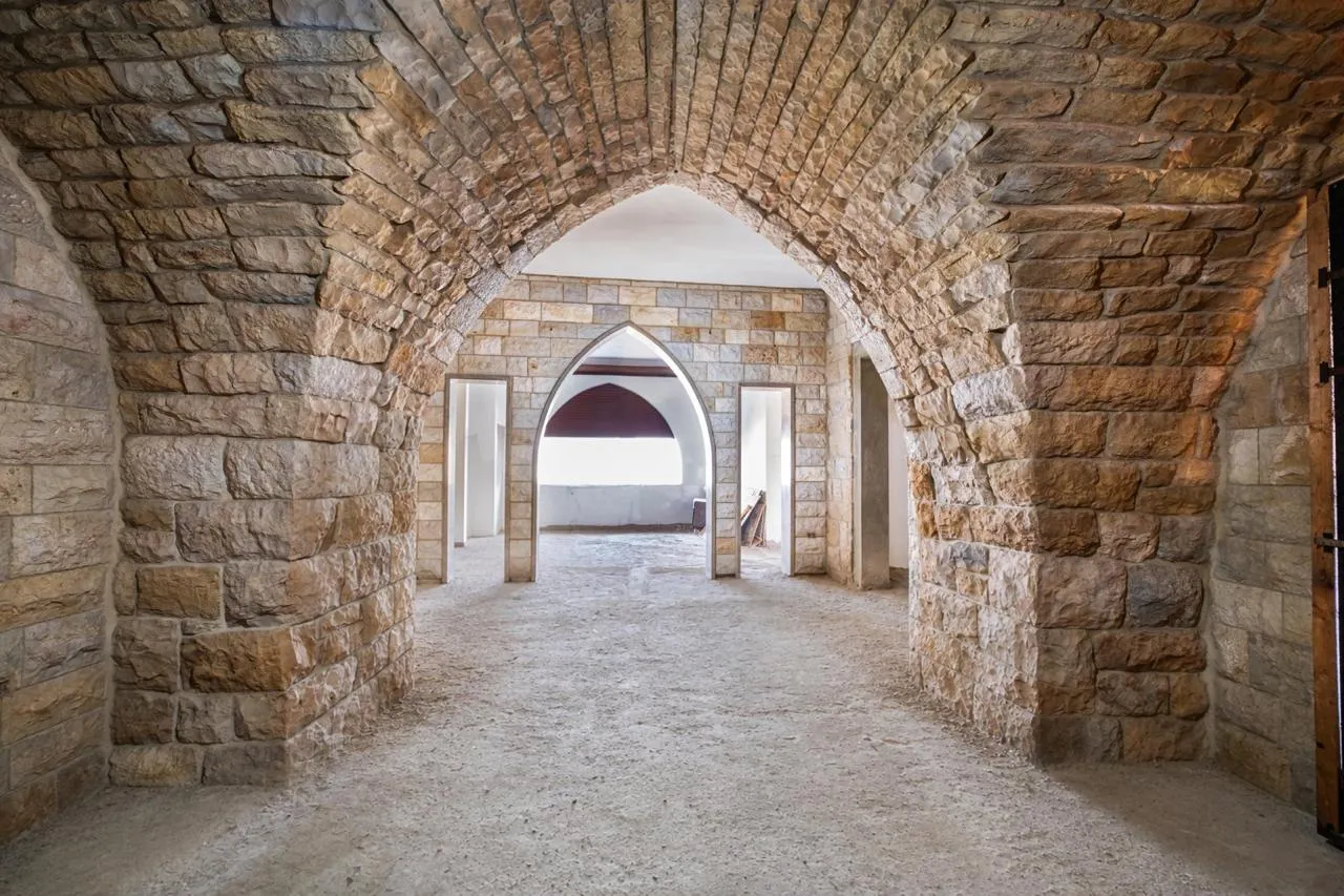 Traditional Building With Panoramic View For Sale in Bsous — الصورة 6