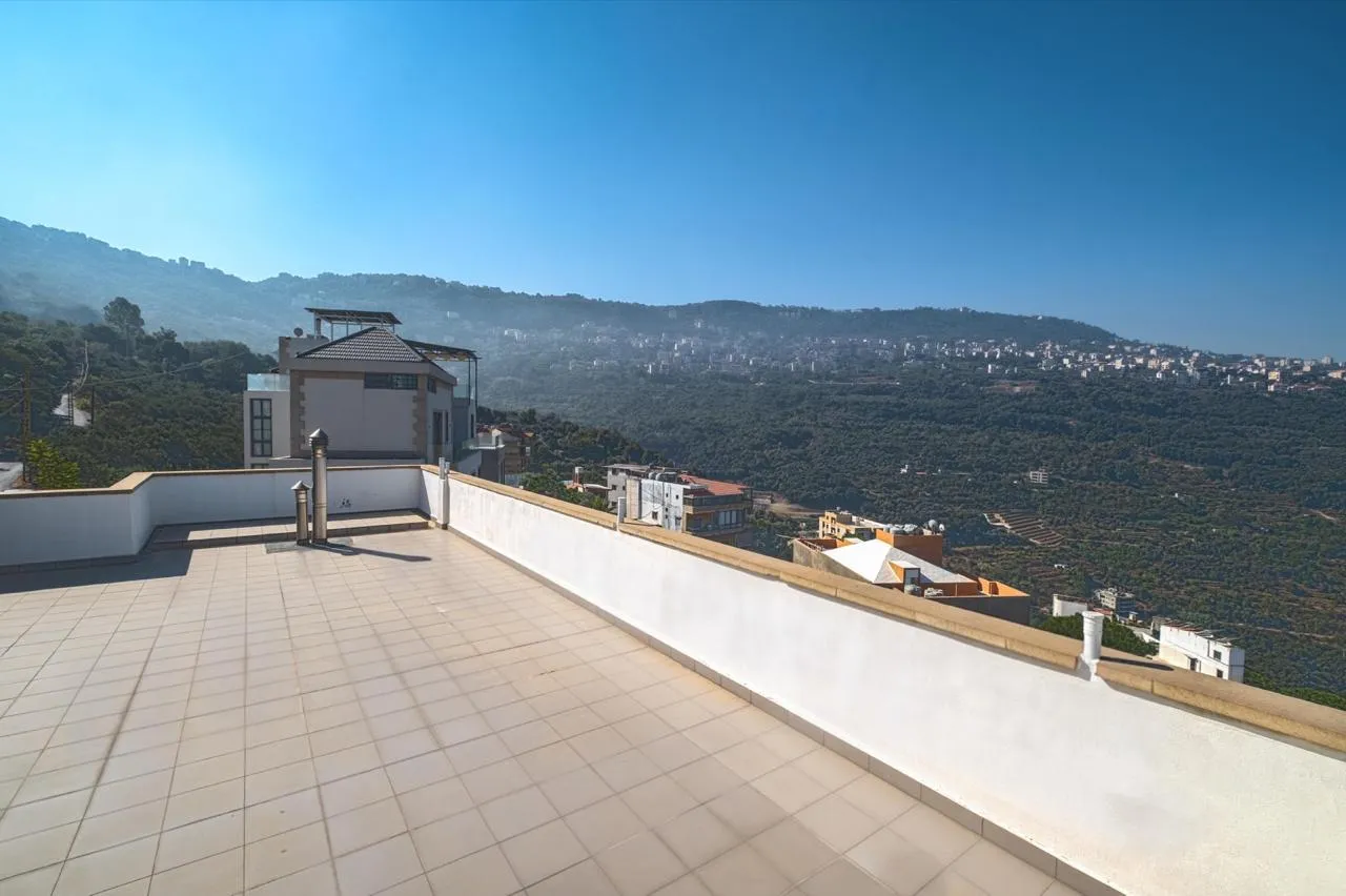Traditional Building With Panoramic View For Sale in Bsous — الصورة 7
