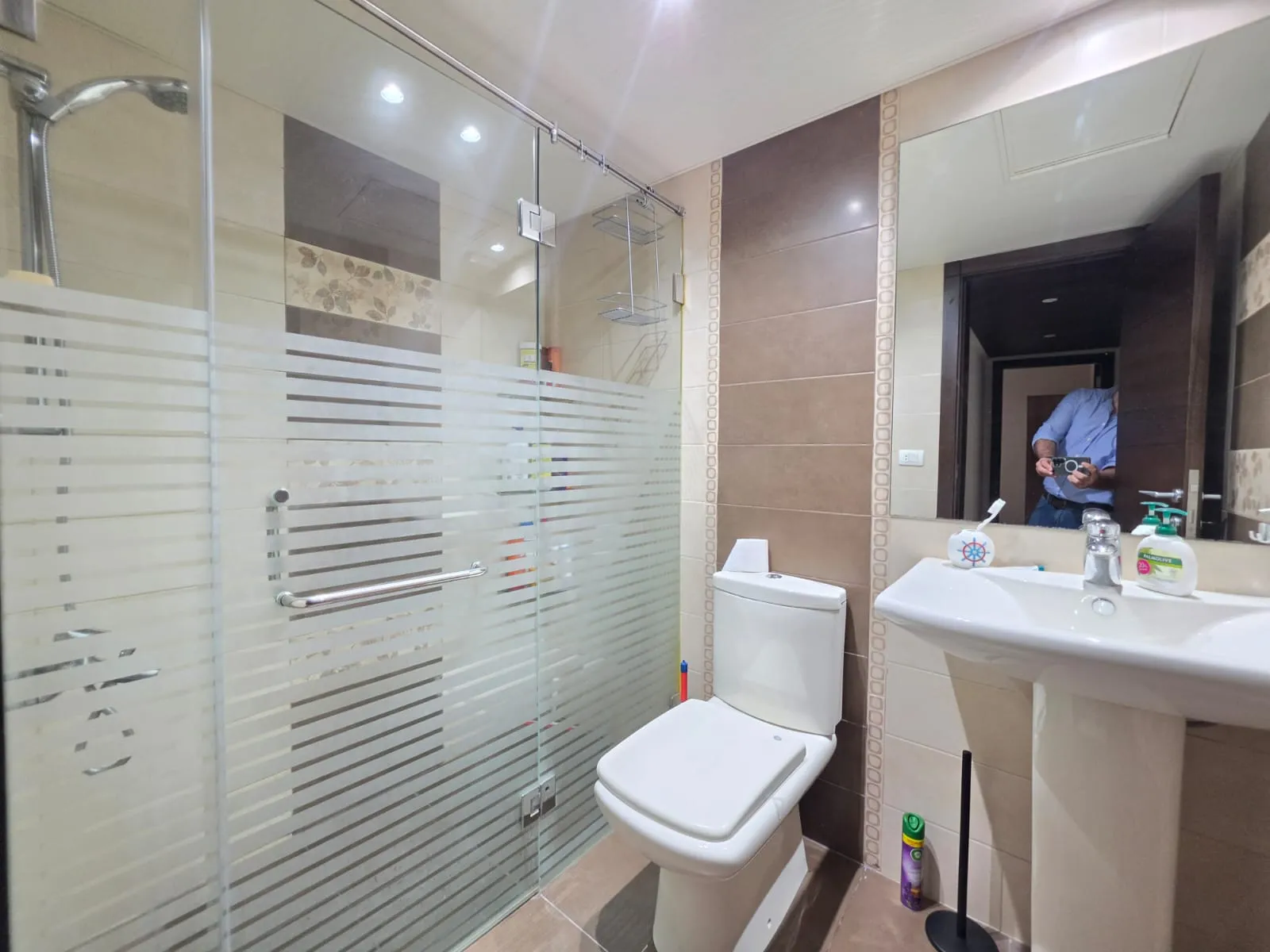 Luxurious Furnished Modern Apartment With Open View For Rent in Hazmieh — الصورة 10