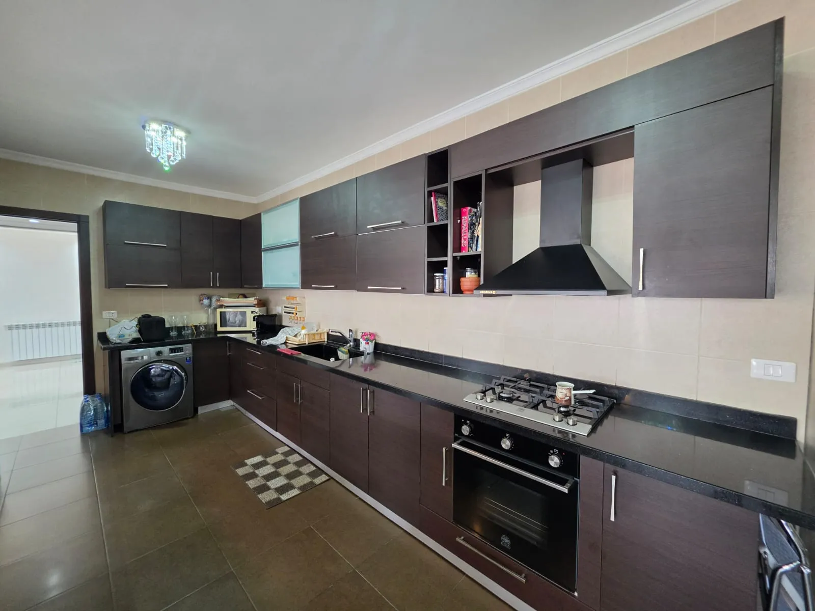 Luxurious Furnished Modern Apartment With Open View For Rent in Hazmieh — الصورة 4