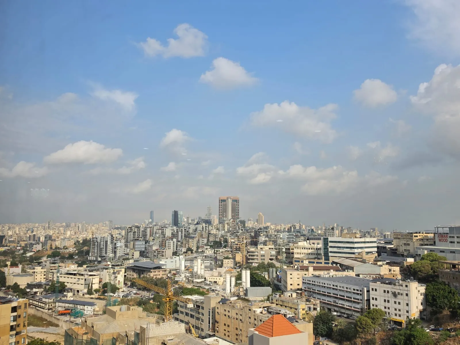 Luxurious Furnished Modern Apartment With Open View For Rent in Hazmieh — الصورة 5