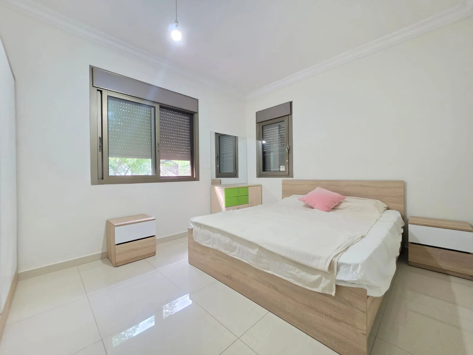 Luxurious Furnished Modern Apartment With Open View For Rent in Hazmieh — الصورة 6