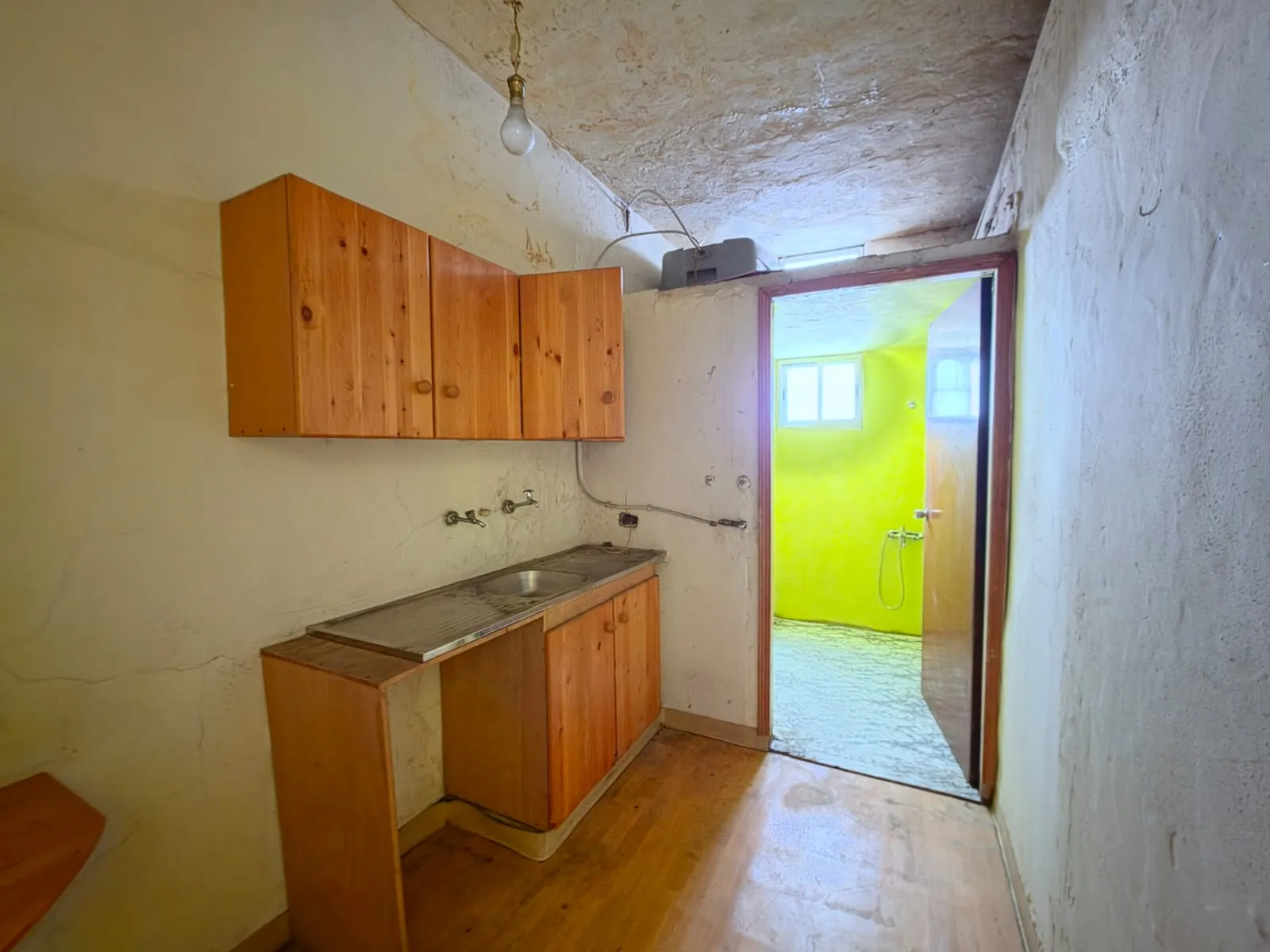 A 115 SQM Shop For Sale in Hazmieh — الصورة 2