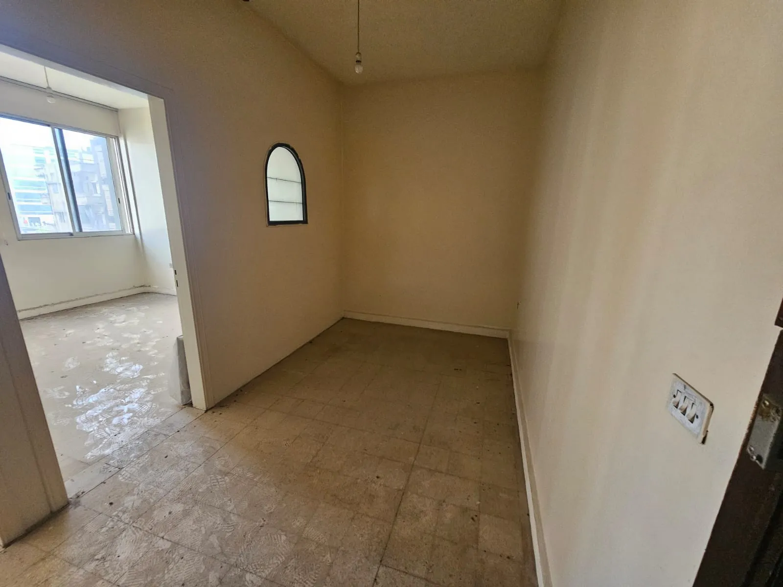 Office For Rent in a Prime Location on Dora Main Street — الصورة 2