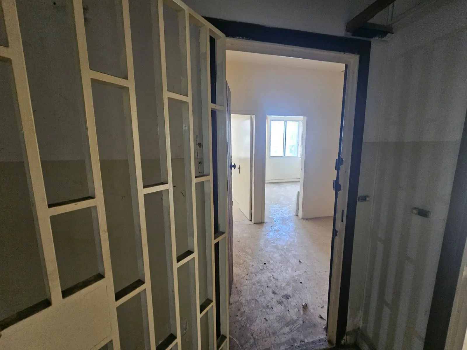 Office For Rent in a Prime Location on Dora Main Street — الصورة 4