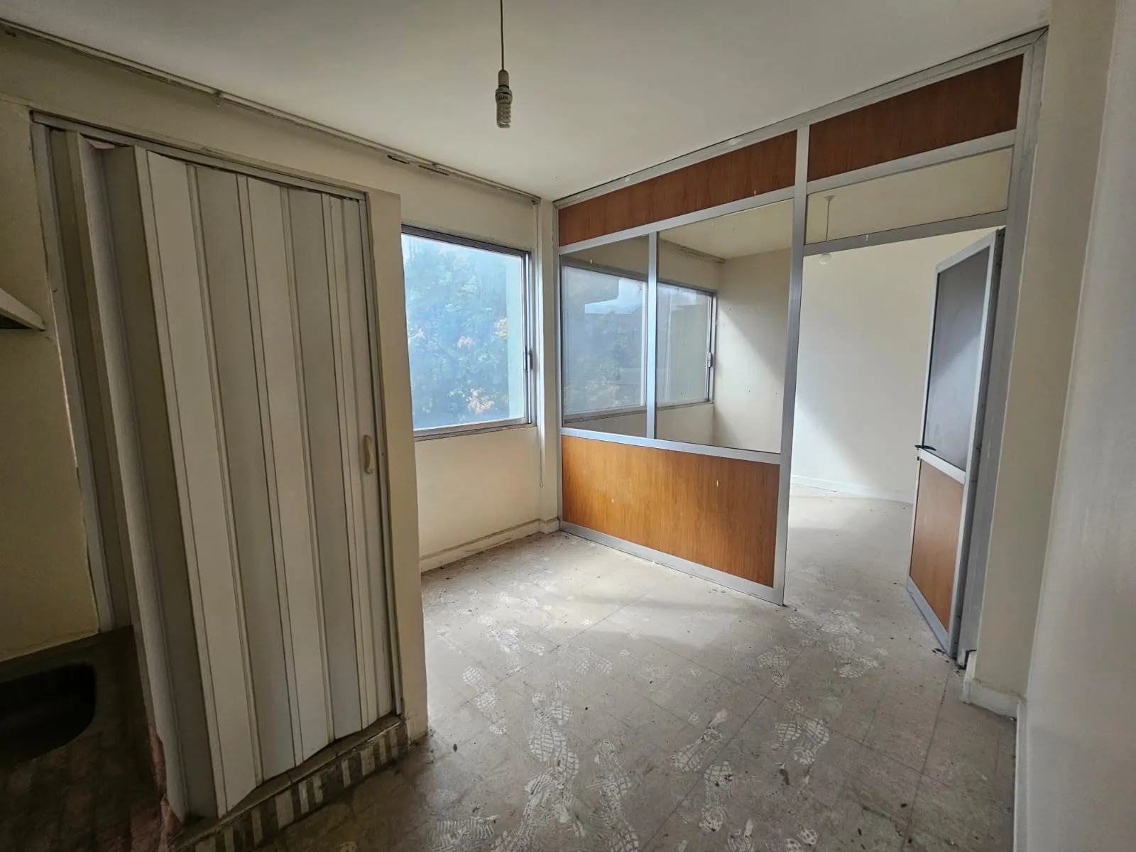 Office For Rent in a Prime Location on Dora Main Street — الصورة 2