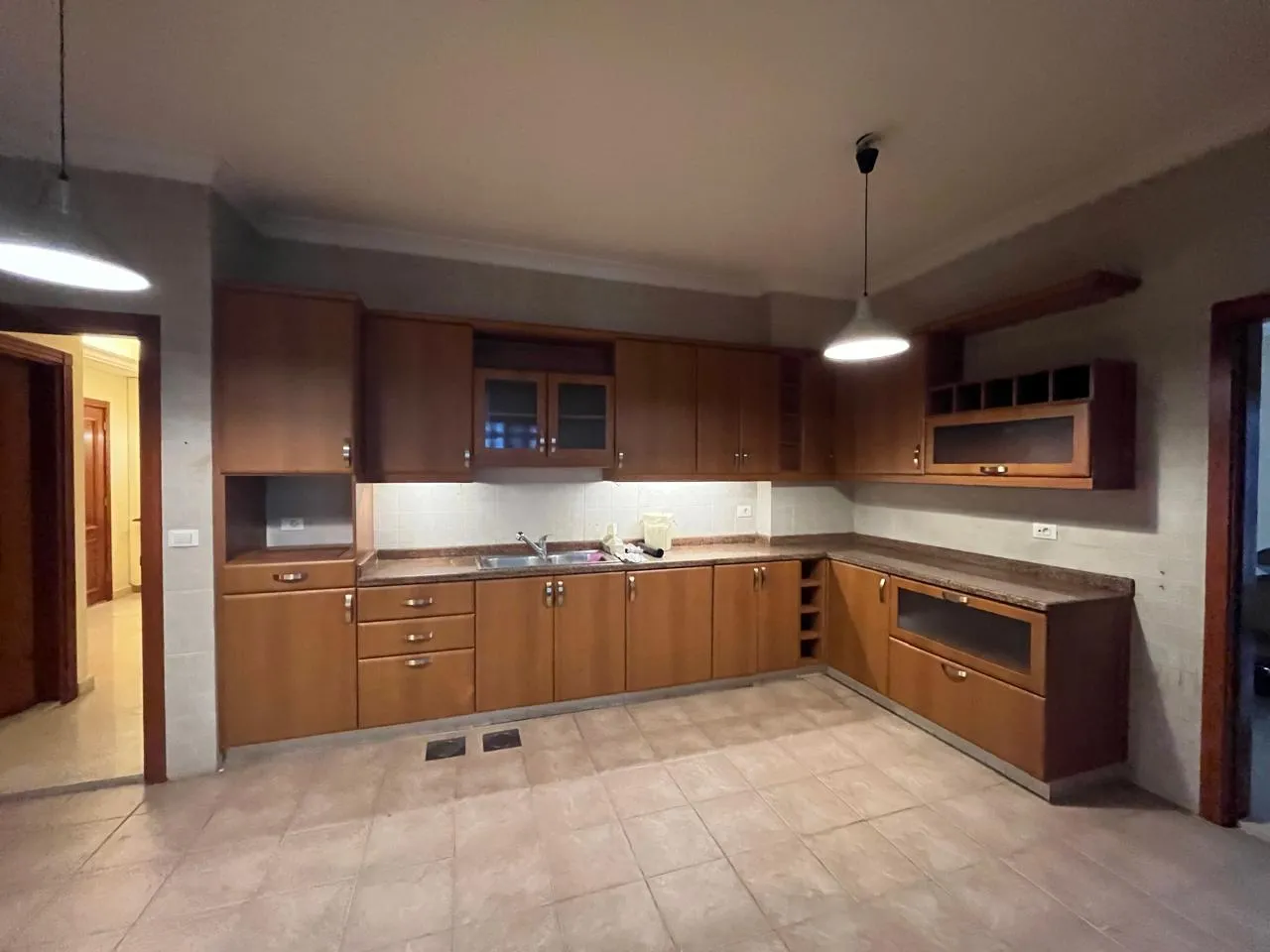 3-Bedroom Apartment For Sale in Great Location in Jnah, Beirut — الصورة 5