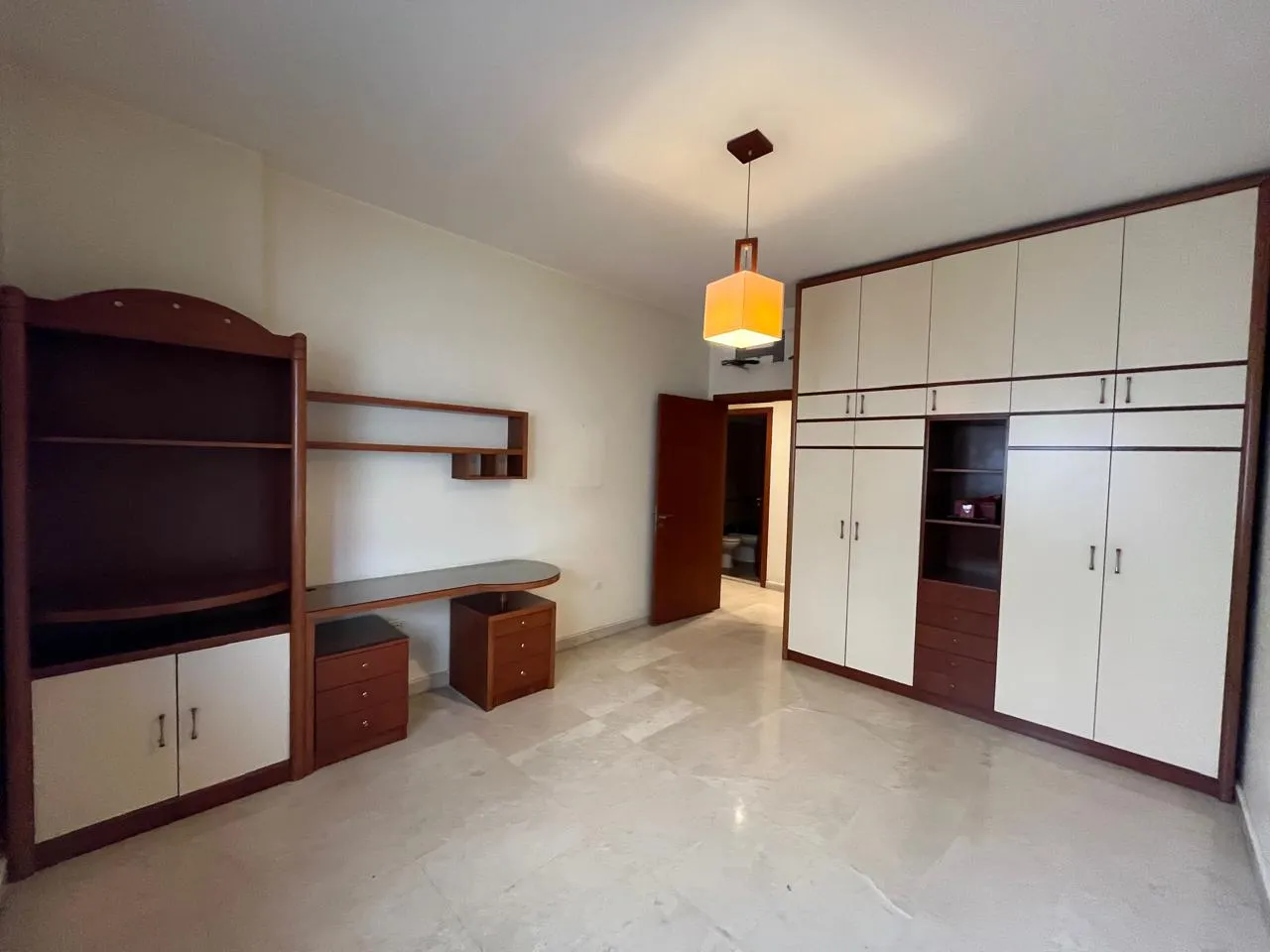 3-Bedroom Apartment For Sale in Great Location in Jnah, Beirut — الصورة 9