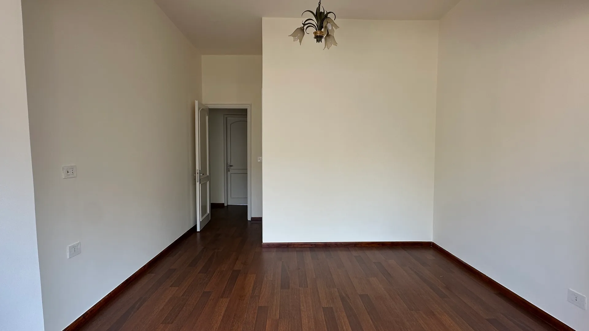 Renovated 3-Bedroom Apartment For Rent in Hamra, Ras Beirut — الصورة 10
