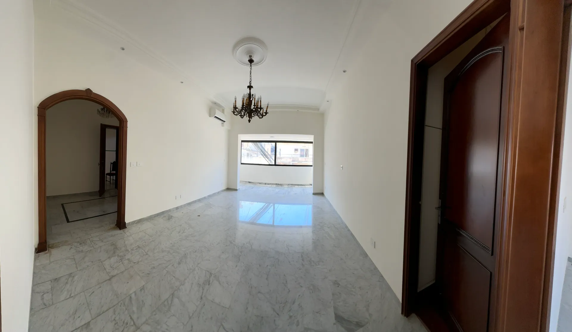 Renovated 3-Bedroom Apartment For Rent in Hamra, Ras Beirut — الصورة 4