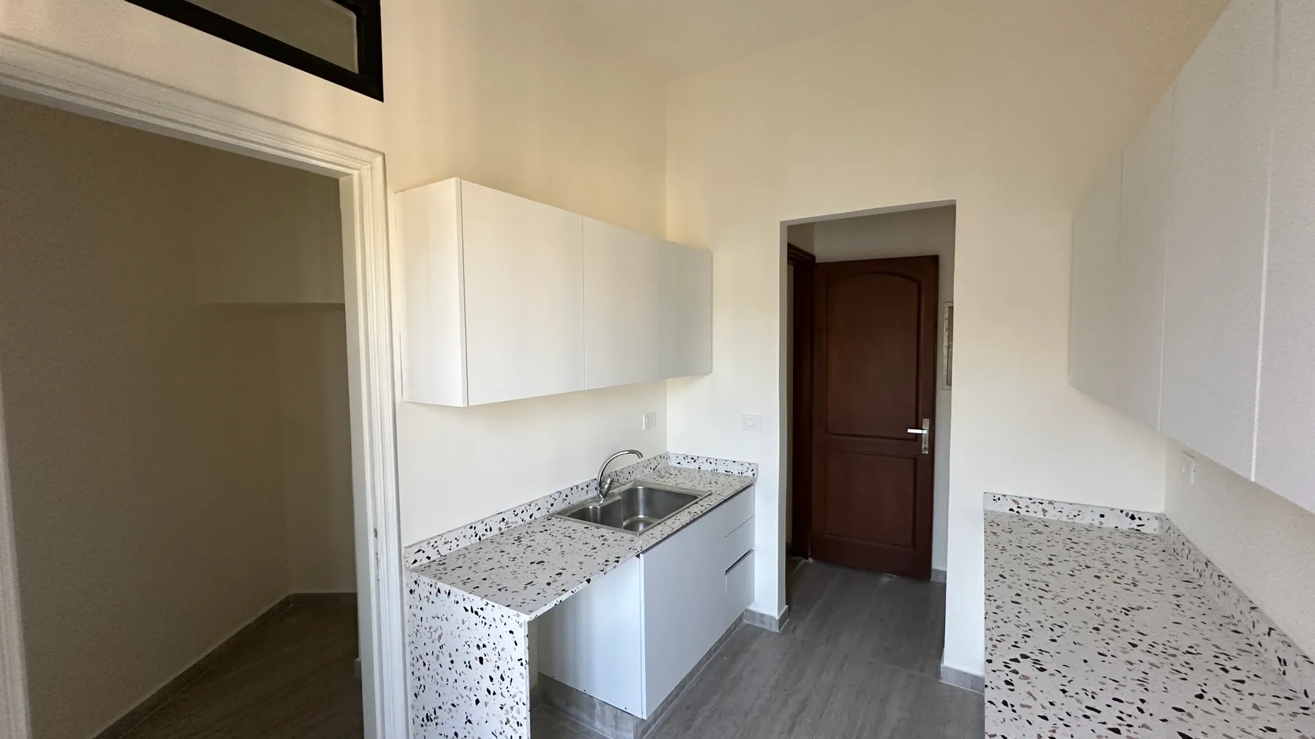 Renovated 3-Bedroom Apartment For Rent in Hamra, Ras Beirut — الصورة 6