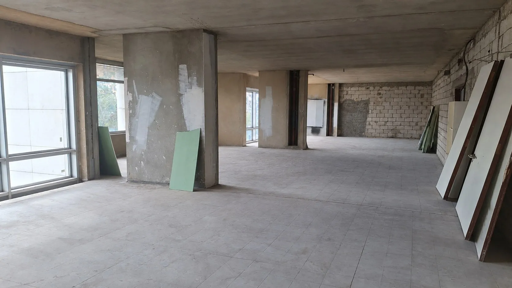 285 SQM Core & Shell Office For Rent in Down Town — الصورة 1