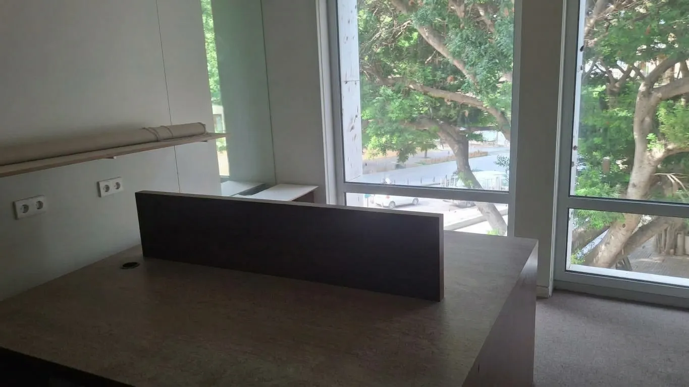 285 SQM Core & Shell Office For Rent in Down Town — الصورة 1
