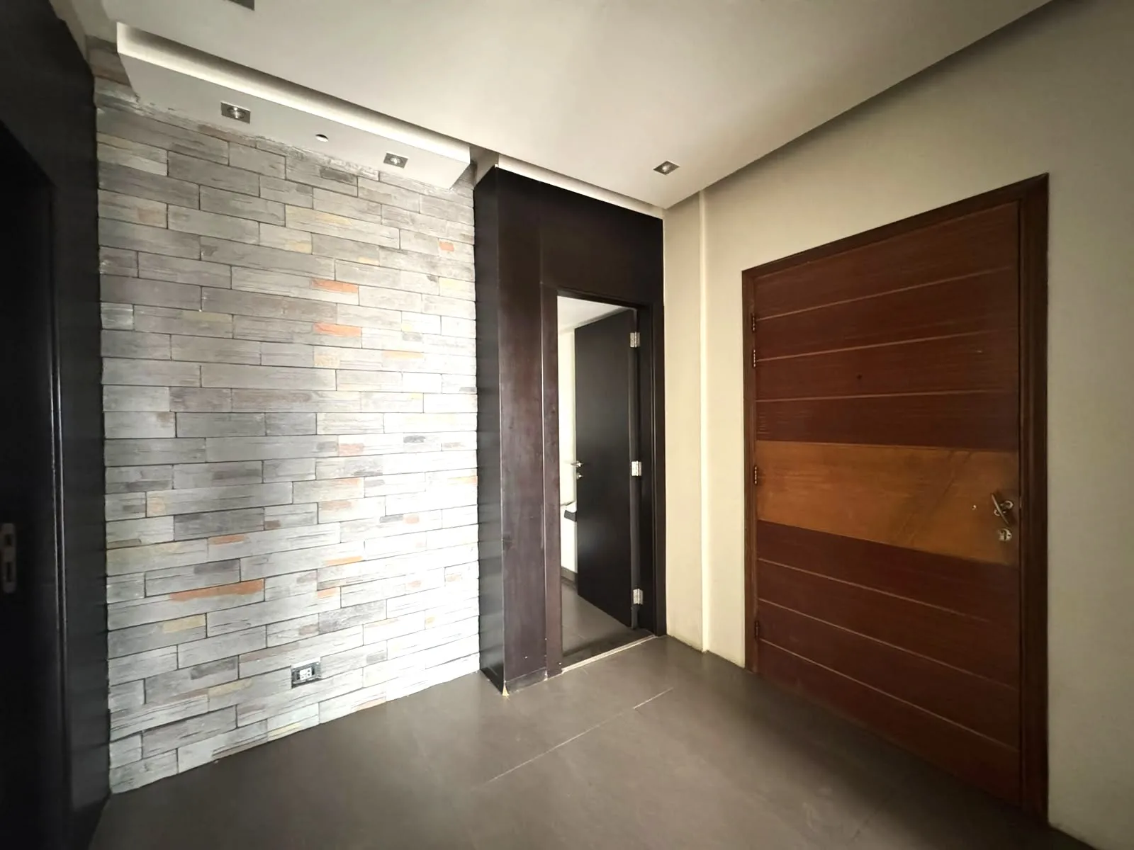 Decorated Apartment With Open View For Sale in Mansourieh — الصورة 9