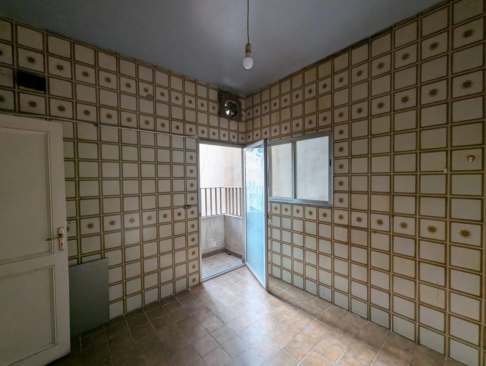 Exclusive!! 4-Bedroom Apartment For Sale in Achrafieh, El Saydeh — photo 8