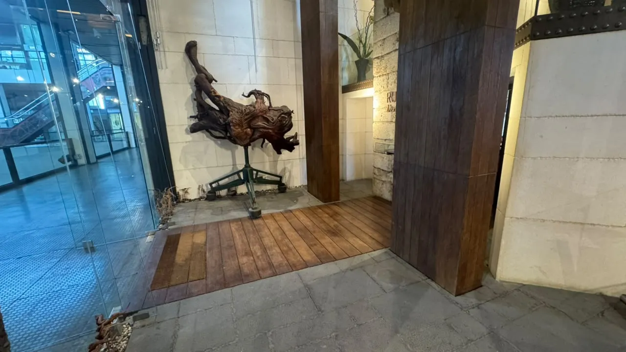 Fully Furnished Modern Decorated Shop For Sale in Kaslik — الصورة 9