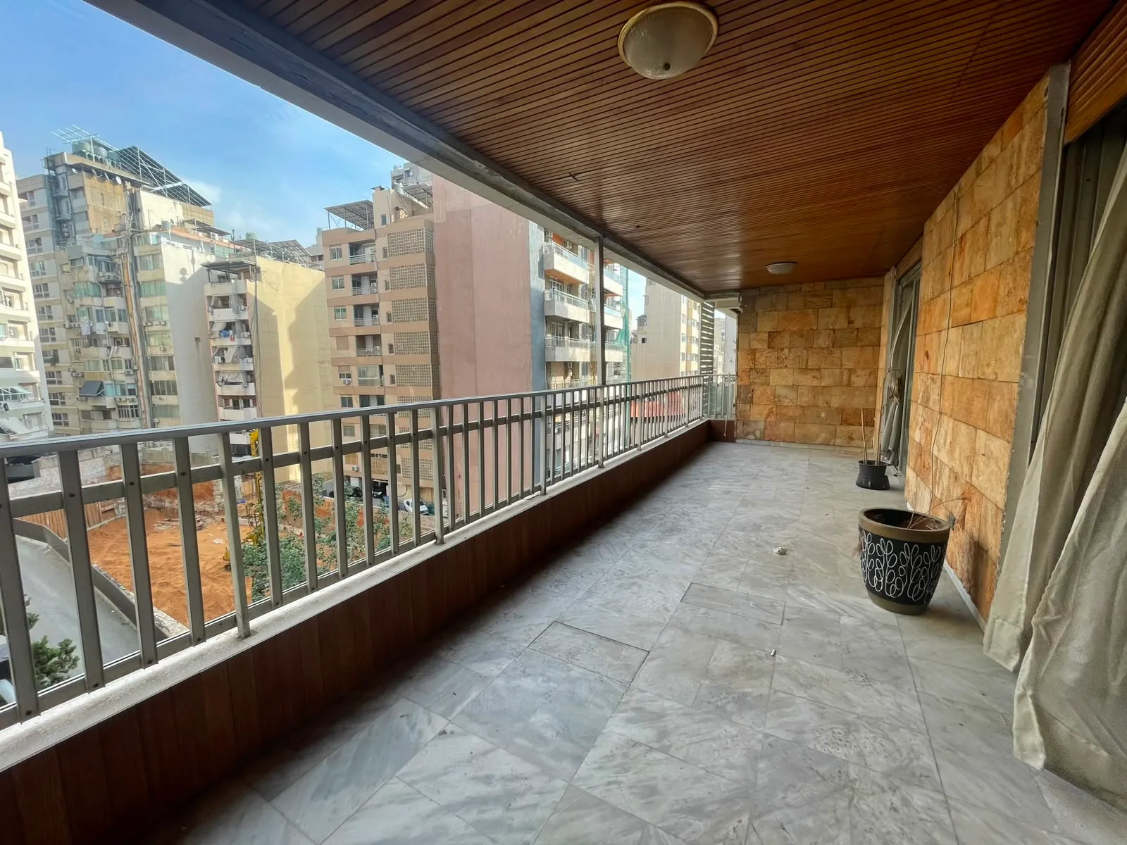 Spacious Apartment For Sale in Verdun, Beirut — الصورة 2