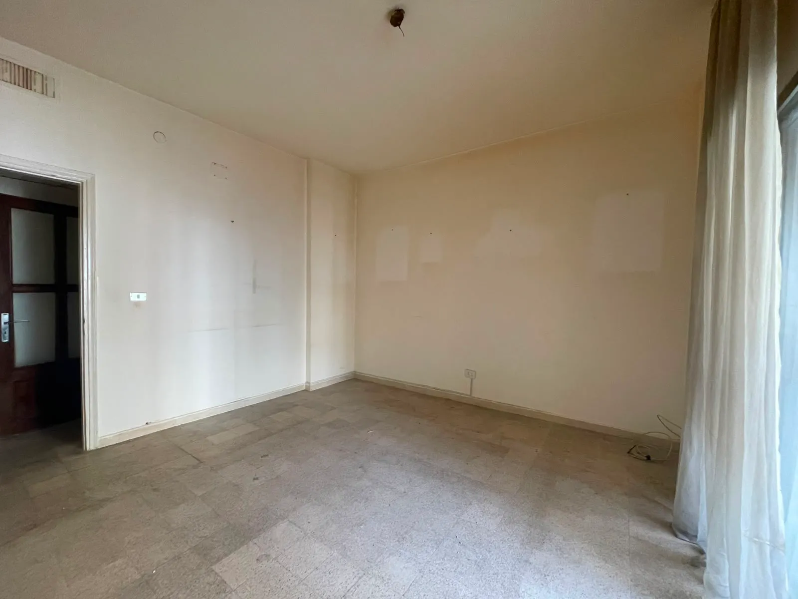 Spacious Apartment For Sale in Verdun, Beirut — الصورة 3