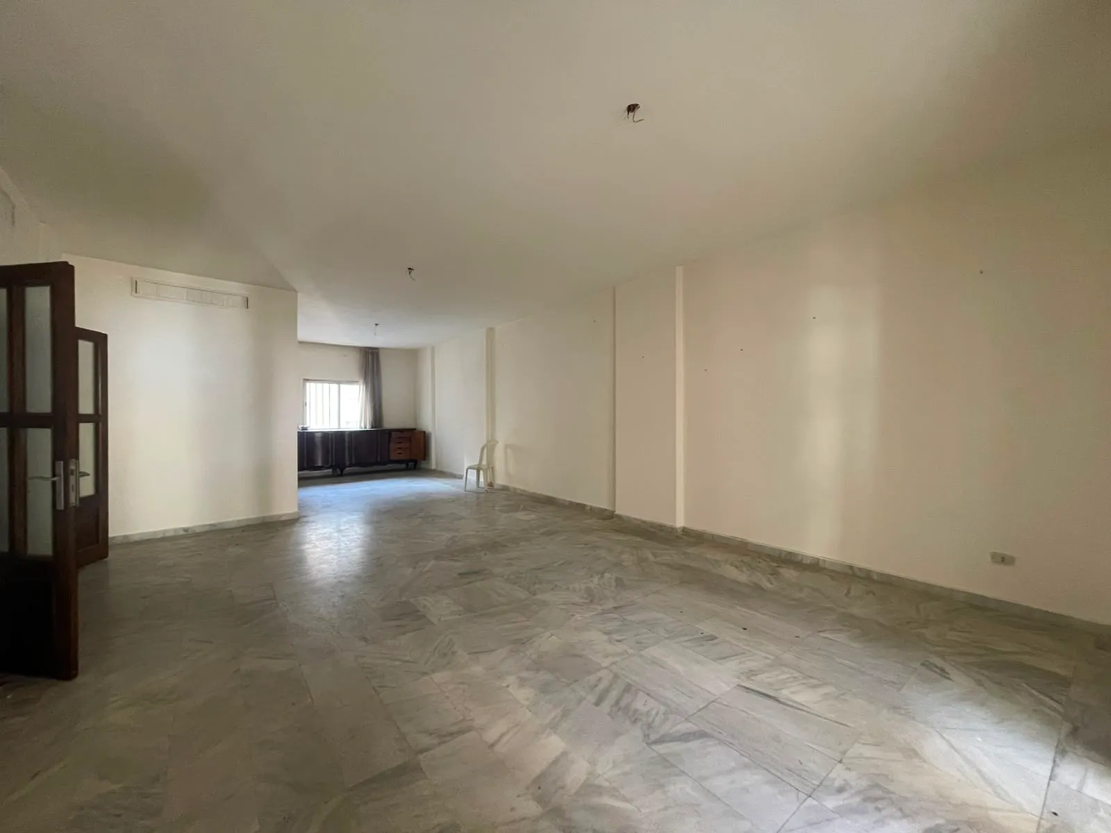 Spacious Apartment For Sale in Verdun, Beirut — الصورة 4