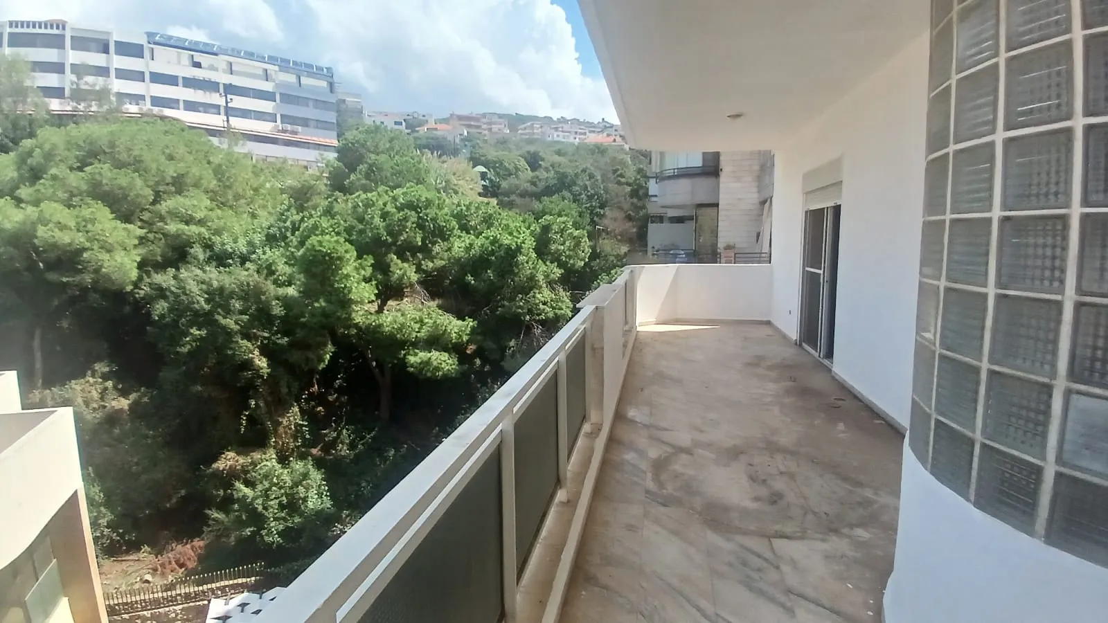 Spacious Apartment For Sale in Beit El Chaar — الصورة 2