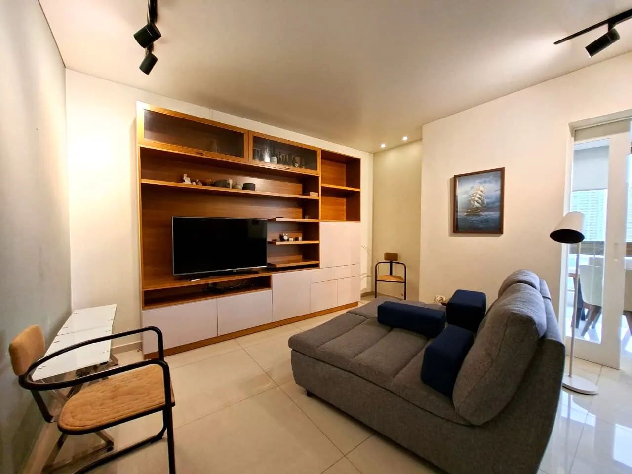 Fully Furnished & Decorated Brand New Apartment For Rent in Horsh Tabet — الصورة 2