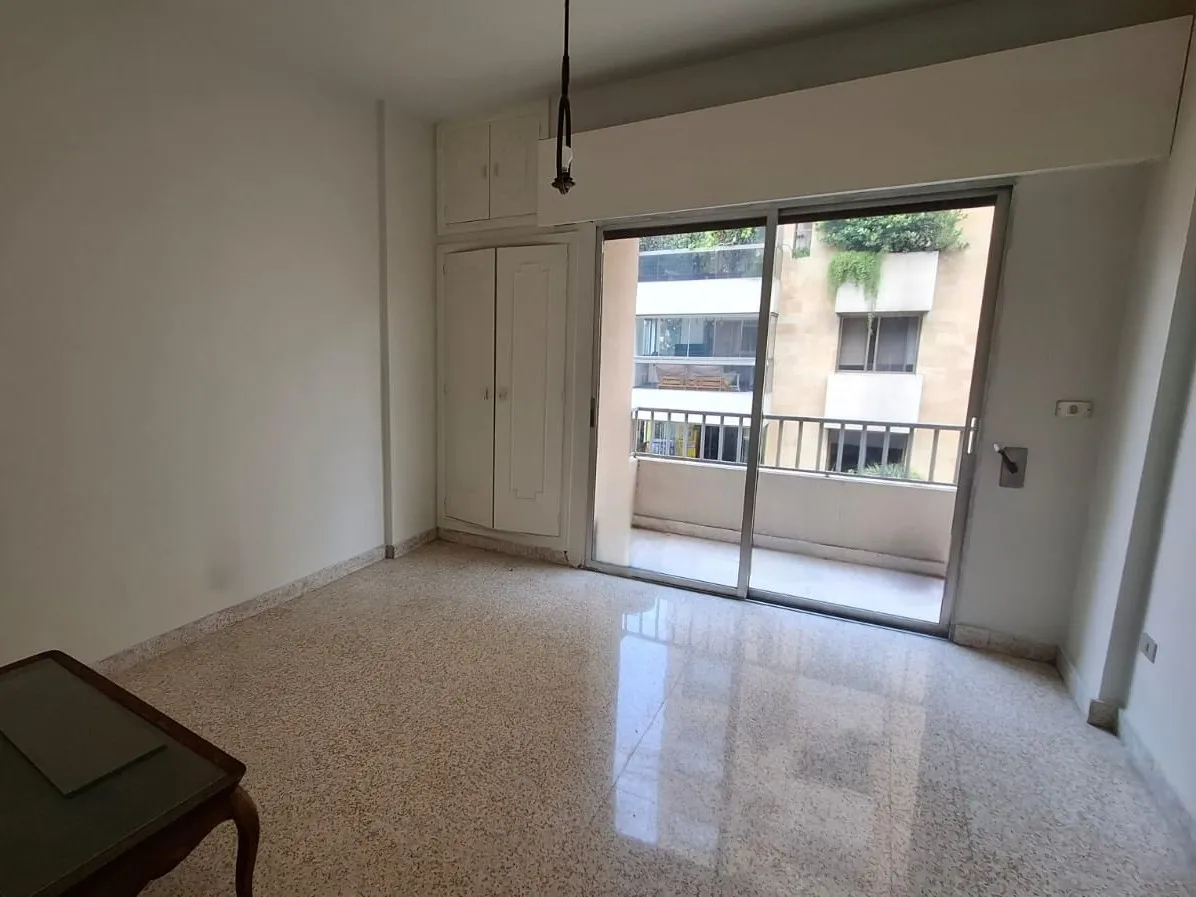 Unfurnished Apartment For Sale in Achrafieh, Sioufi — الصورة 10