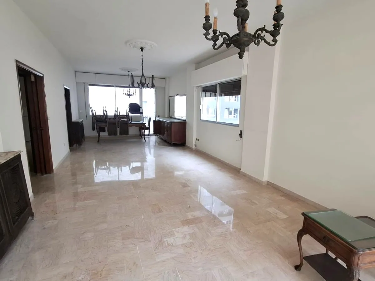 Unfurnished Apartment For Sale in Achrafieh, Sioufi — الصورة 2
