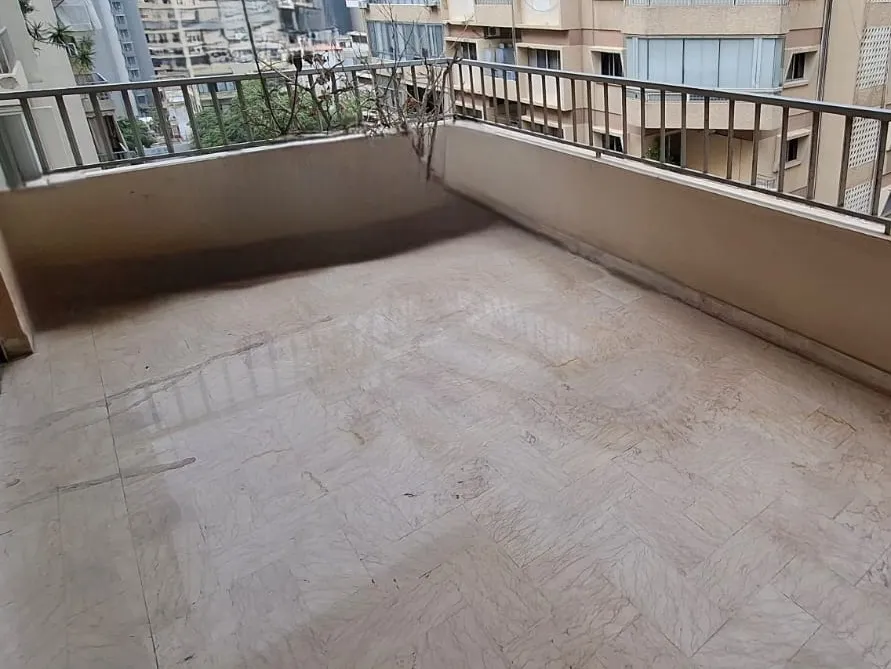 Unfurnished Apartment For Sale in Achrafieh, Sioufi — الصورة 3
