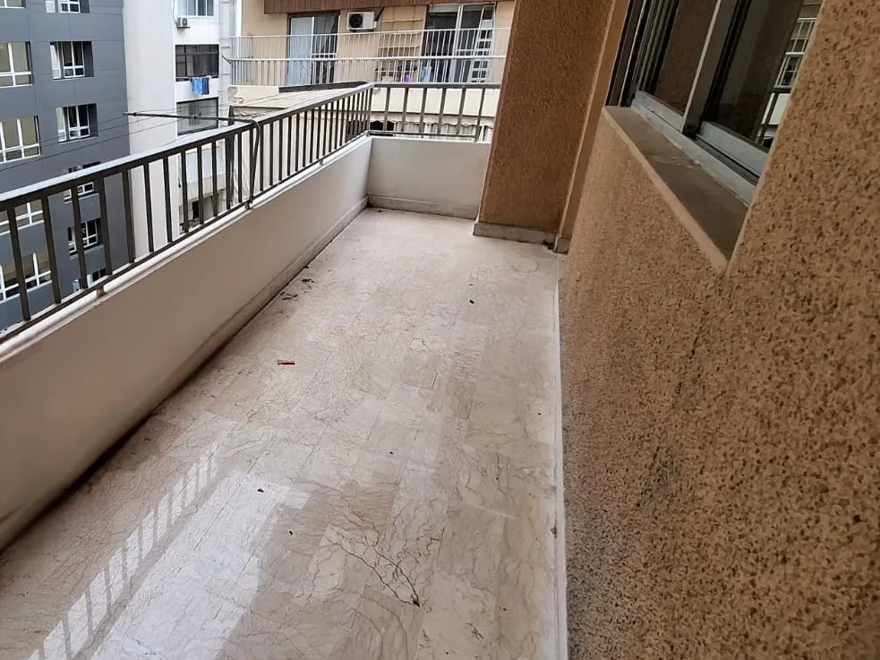 Unfurnished Apartment For Sale in Achrafieh, Sioufi — الصورة 4