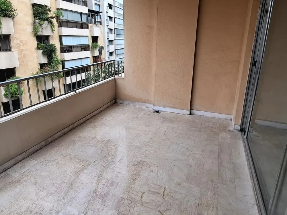 Unfurnished Apartment For Sale in Achrafieh, Sioufi — الصورة 5
