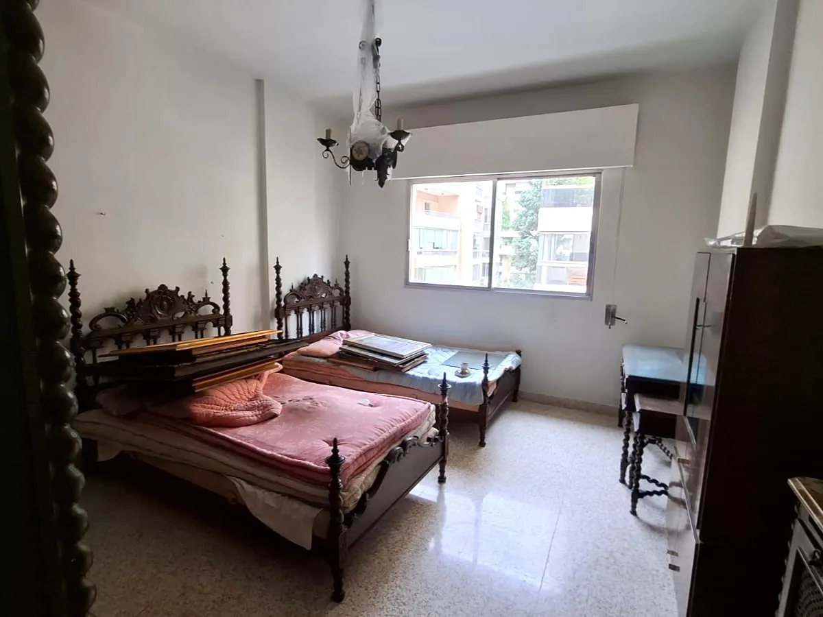 Unfurnished Apartment For Sale in Achrafieh, Sioufi — الصورة 8