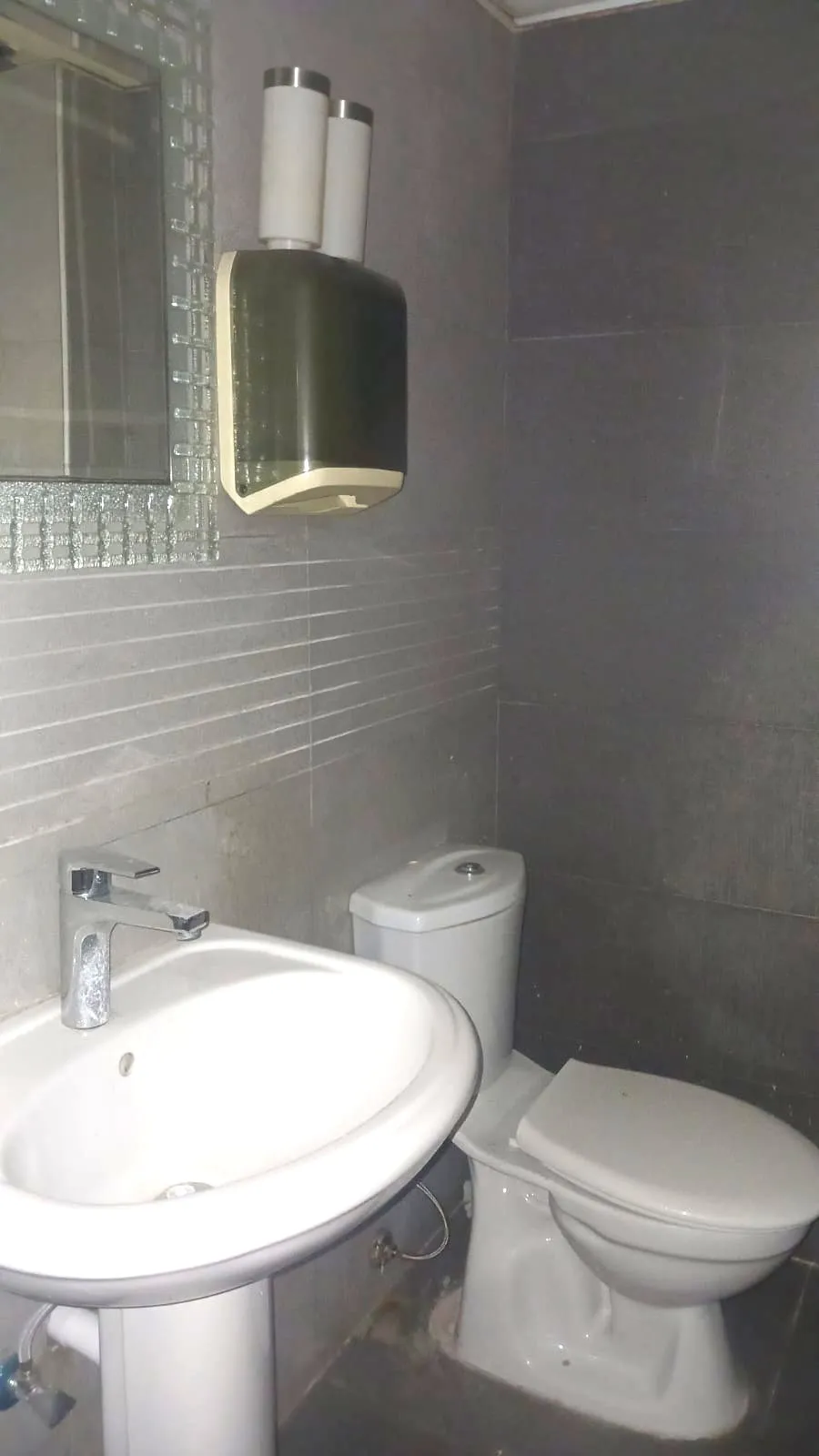 65 SQM Furnished Office For Rent in Zalka — الصورة 6