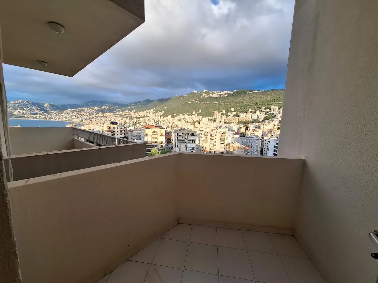 Lovely 3-Bedroom Apartment With Mountain & Sea View For Sale in Sarba — الصورة 4