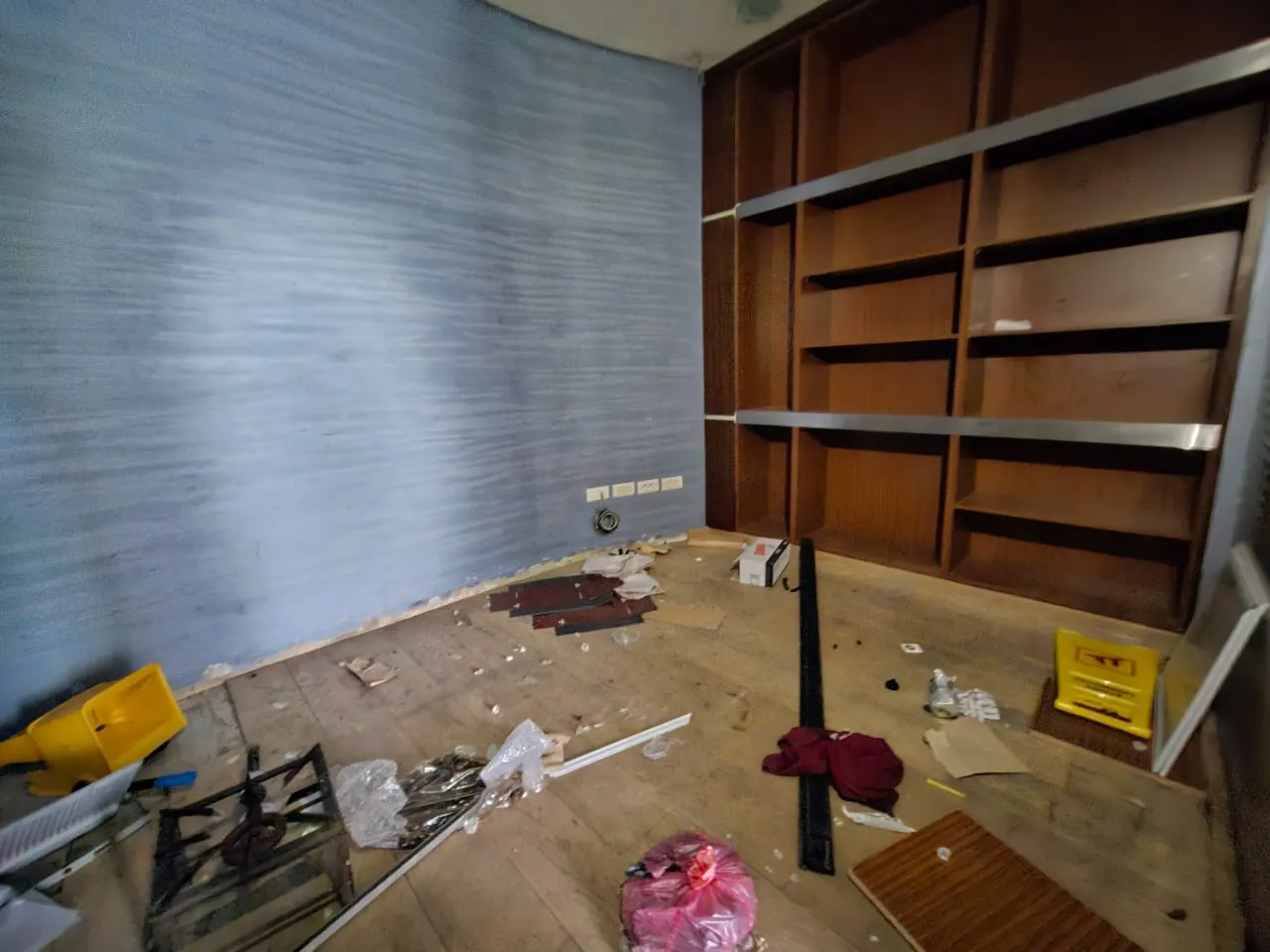 350 SQM Triplex Shop With Terrace & Garden For Rent in Zouk Mosbeh — الصورة 8