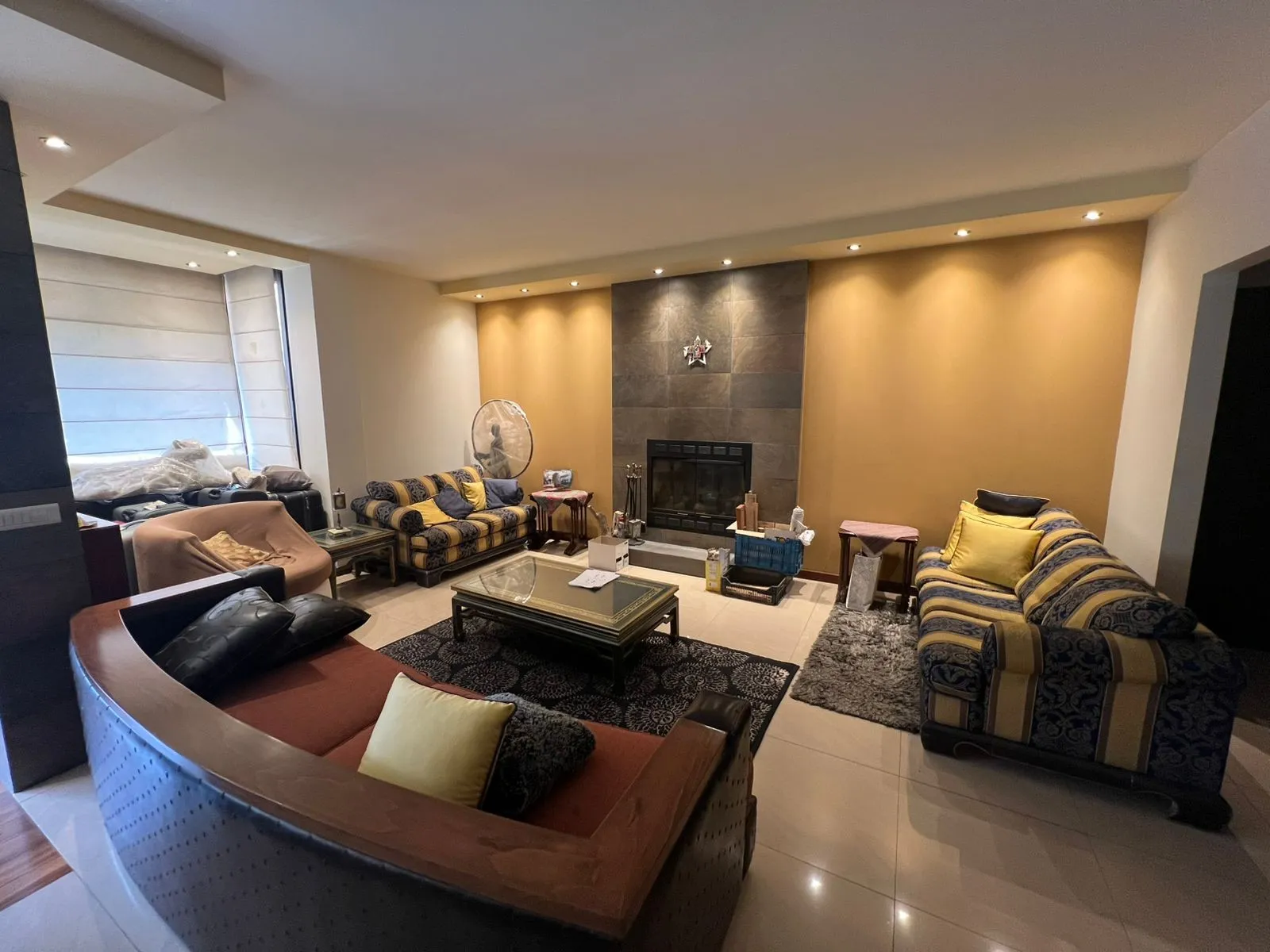 Fully Decorated Apartment For Sale in Calm Area in Baabdat — الصورة 2
