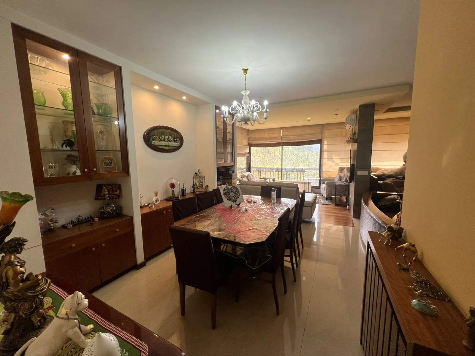 Fully Decorated Apartment For Sale in Calm Area in Baabdat — الصورة 3