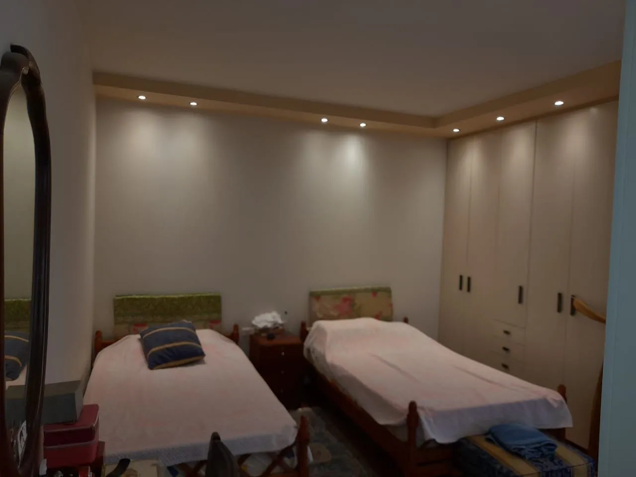 Fully Decorated Apartment For Sale in Calm Area in Baabdat — الصورة 7