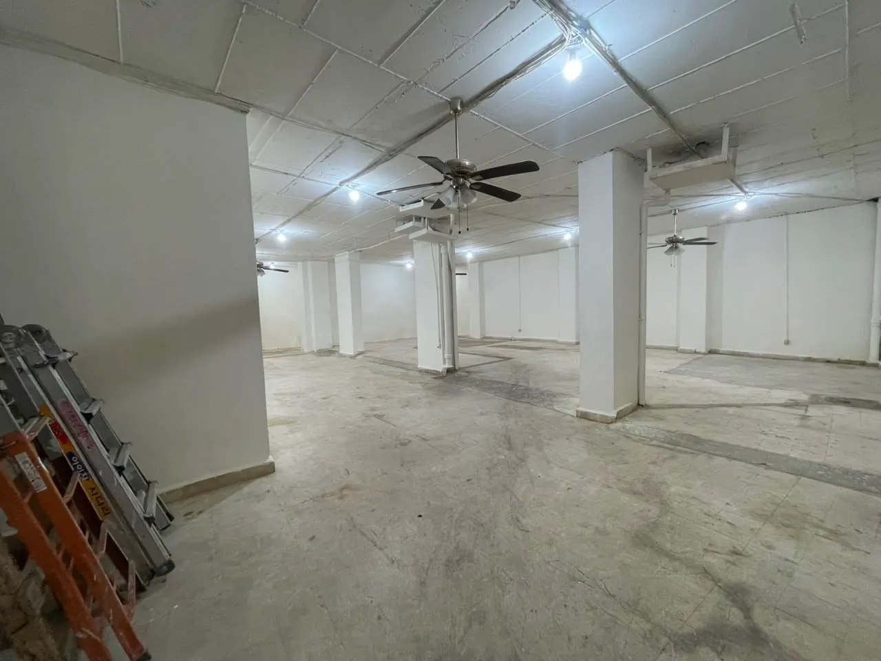 A 260 SQM Warehouse For Rent in Achrafieh, Geitawi — الصورة 2