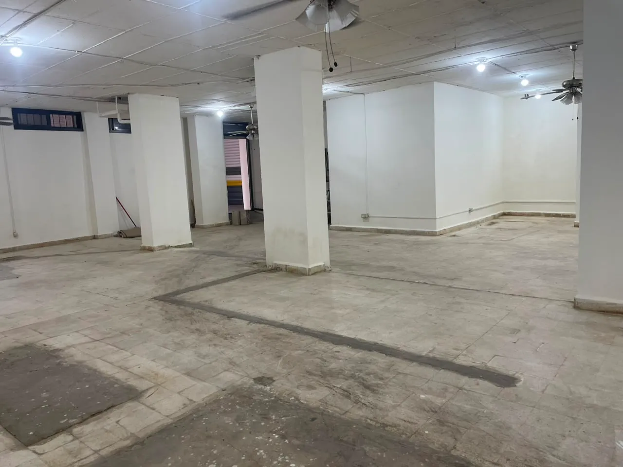 A 260 SQM Warehouse For Rent in Achrafieh, Geitawi — الصورة 3
