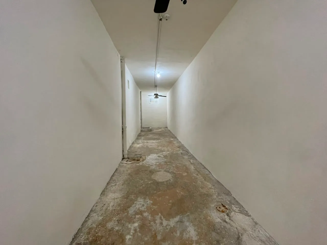 A 260 SQM Warehouse For Rent in Achrafieh, Geitawi — الصورة 7