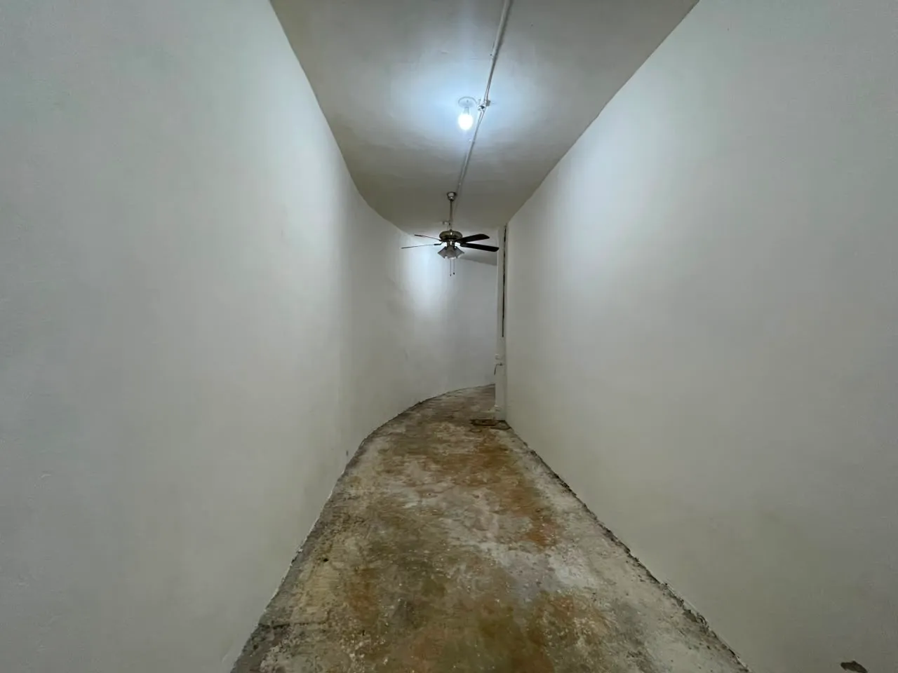 A 260 SQM Warehouse For Rent in Achrafieh, Geitawi — الصورة 8