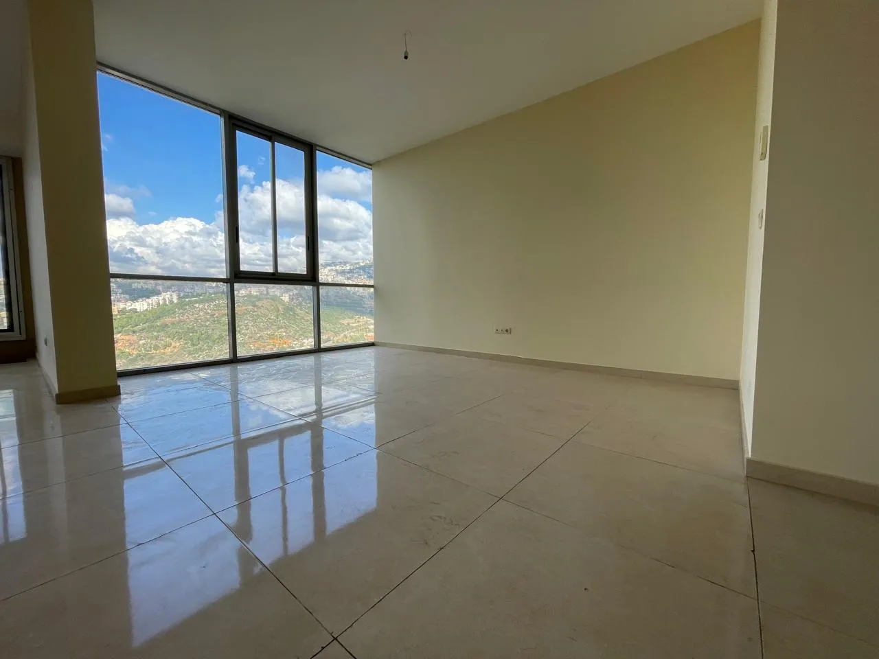 Spacious Unfurnished Apartment For Rent in Fiyadiye, Baabda — الصورة 3