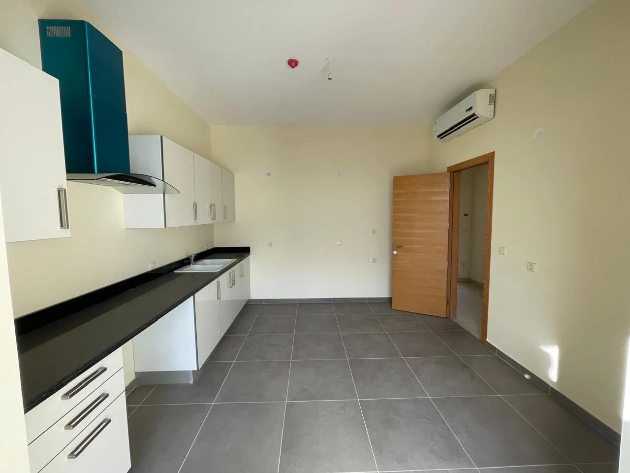 Spacious Unfurnished Apartment For Rent in Fiyadiye, Baabda — الصورة 5