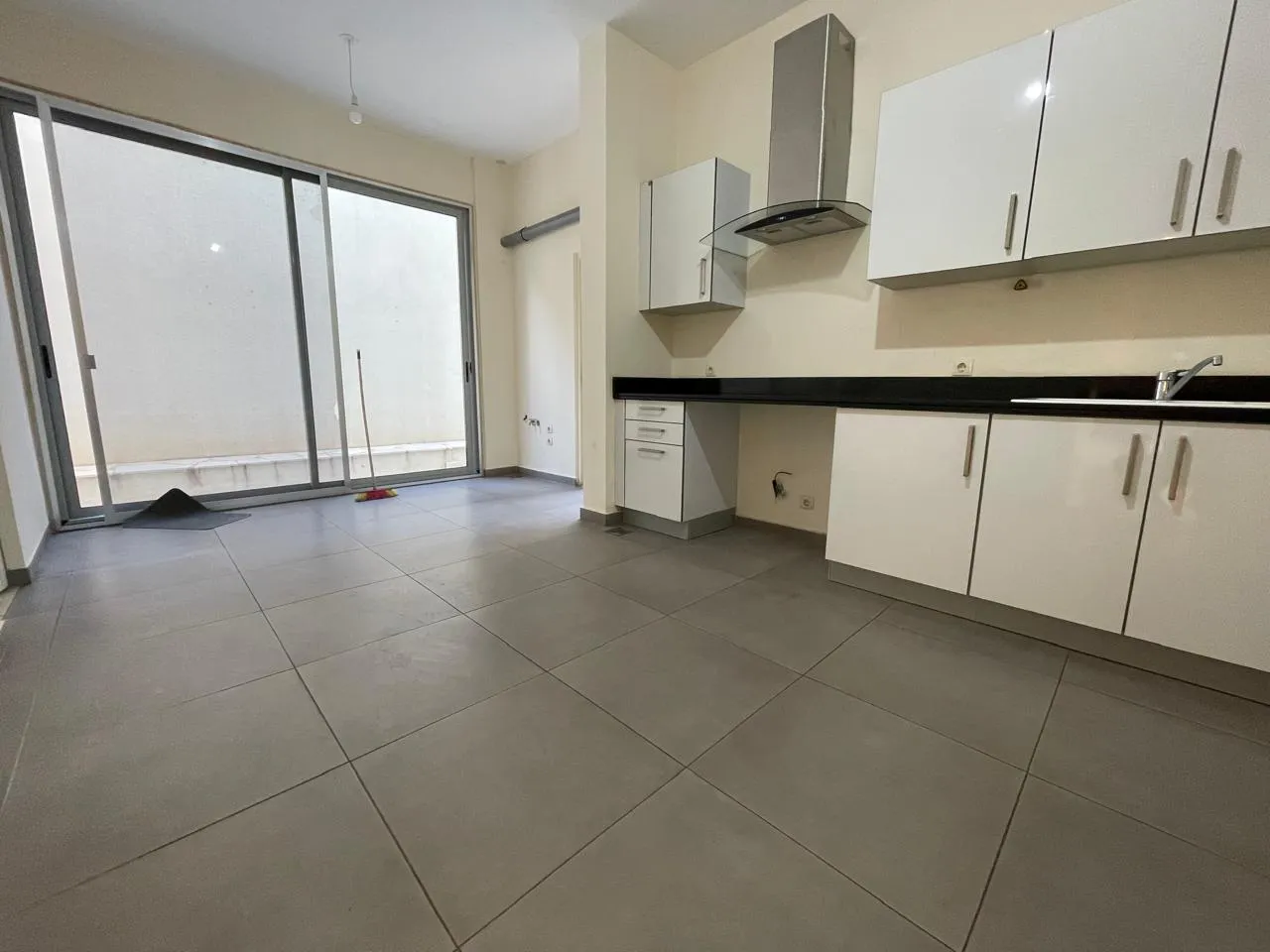 Unfurnished Apartment With Terrace For Rent in Fiyadiye, Baabda — الصورة 8