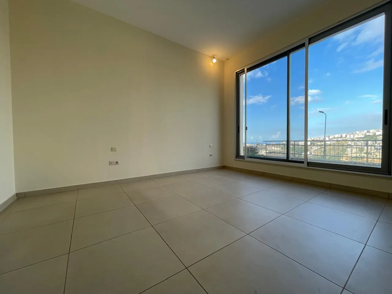 Unfurnished Apartment With Terrace For Rent in Fiyadiye, Baabda — الصورة 9