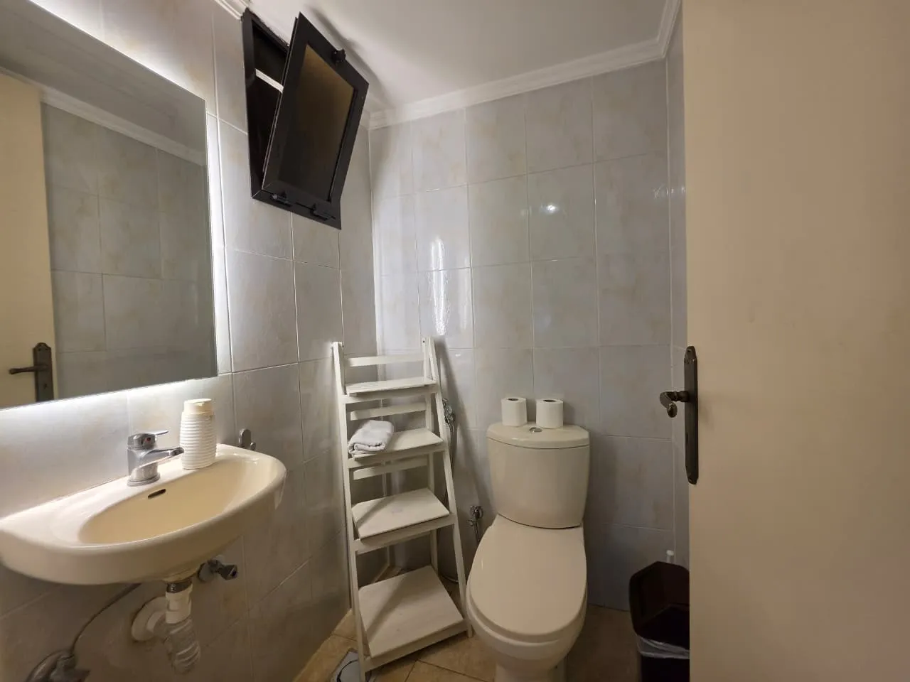 Furnished Apartment For Rent in Batroun — الصورة 8