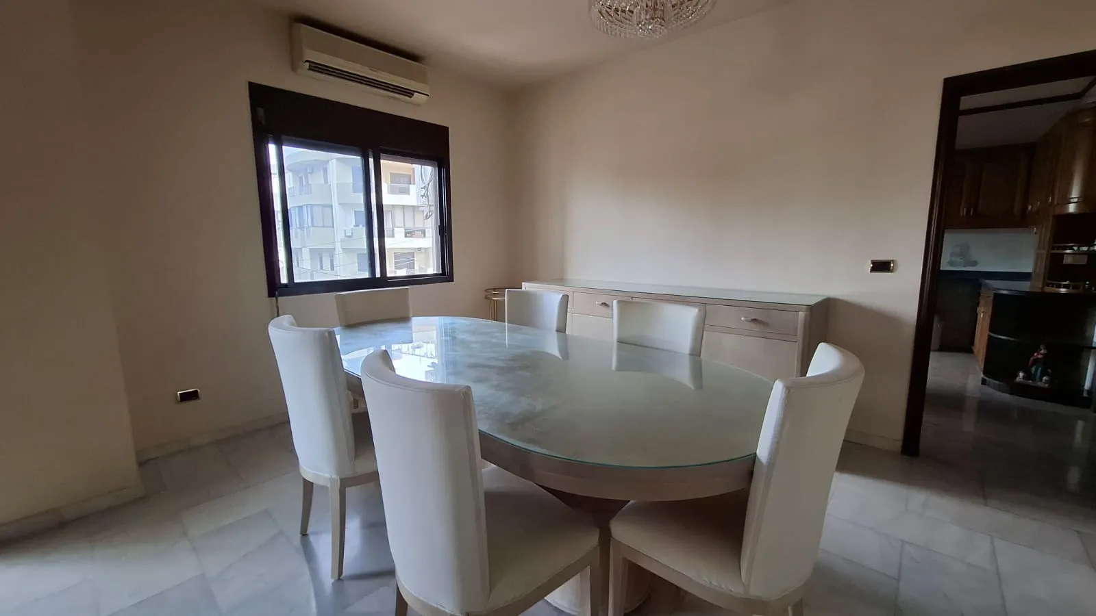 Spacious Dual-Purpose Apartment & Clinic For Sale in Blat, Jbeil — الصورة 4