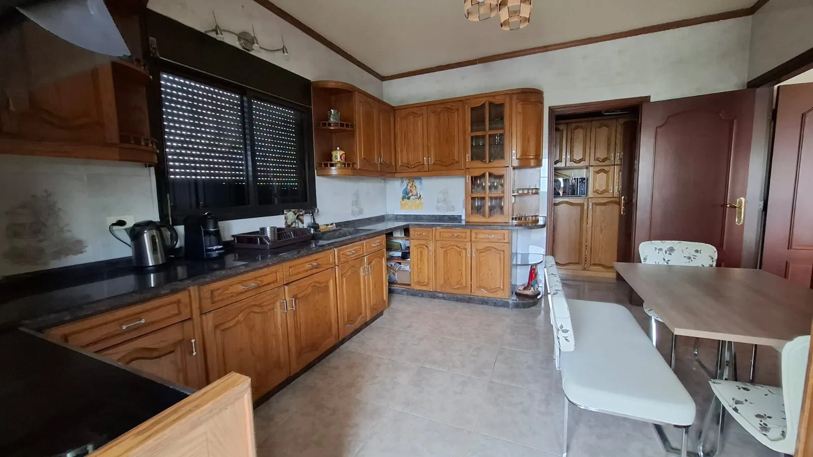 Spacious Dual-Purpose Apartment & Clinic For Sale in Blat, Jbeil — الصورة 9